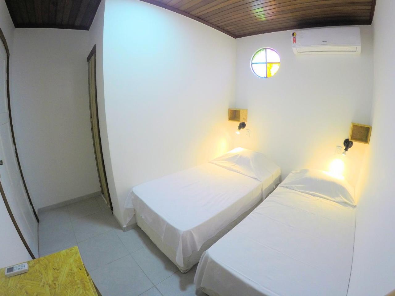 Hostel Da Milla Presidente Figueiredo Esterno foto