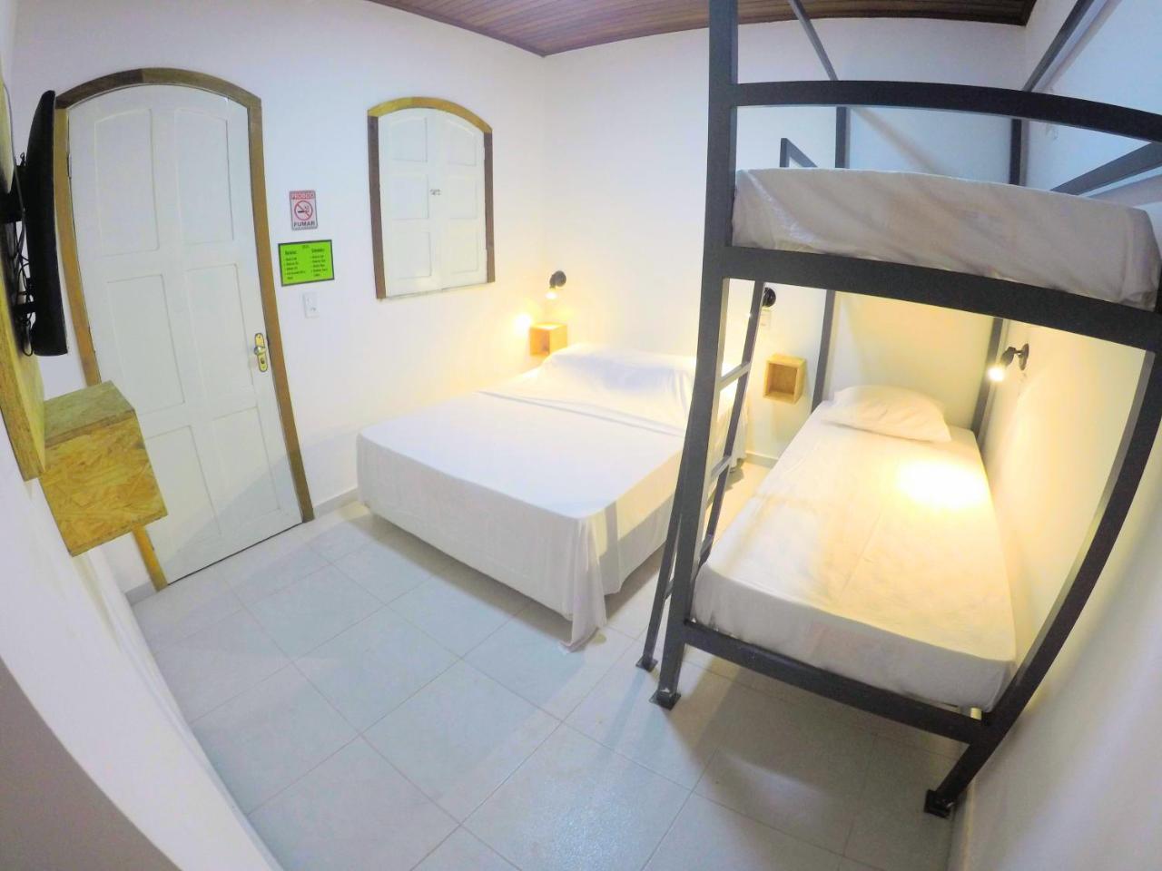 Hostel Da Milla Presidente Figueiredo Esterno foto